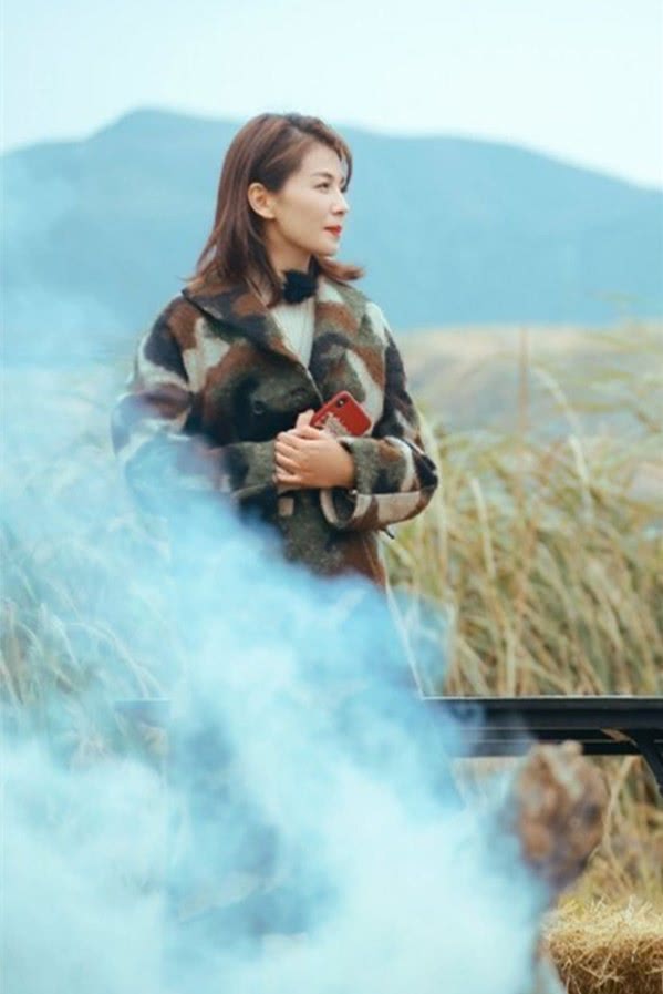 刘涛把硬汉迷彩穿出时尚感,军旅风LOOK又美又飒