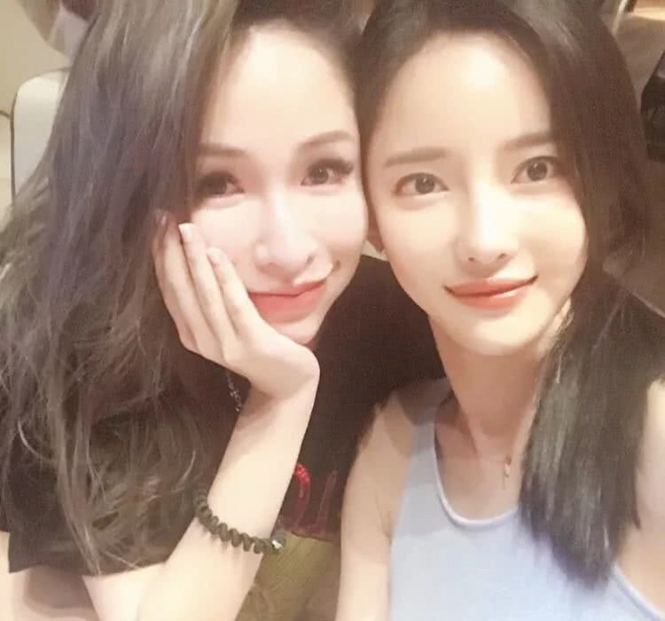 萧亚轩撞上韩国网红，潘南奎化淡妆气质赶超萧亚轩，这10亿花得值