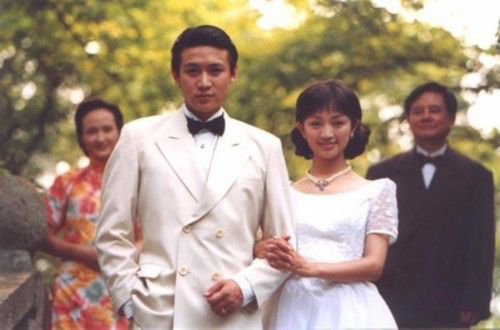 43岁罗海琼全家近照,被富豪老公宠上天,现为两个女儿艰辛复出