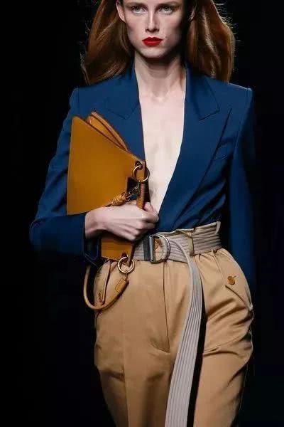 终于有个好驾驭的流行色，你却嫌它老？安定人心的色彩实在太美