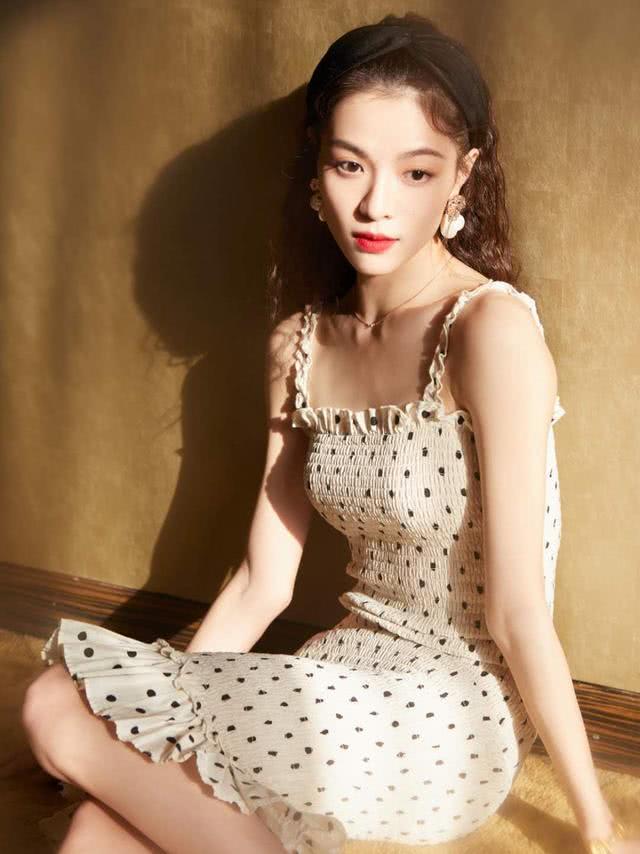 钟楚曦开穿搭新脑洞，身材颜值没得说，绝对是个宝藏女孩了