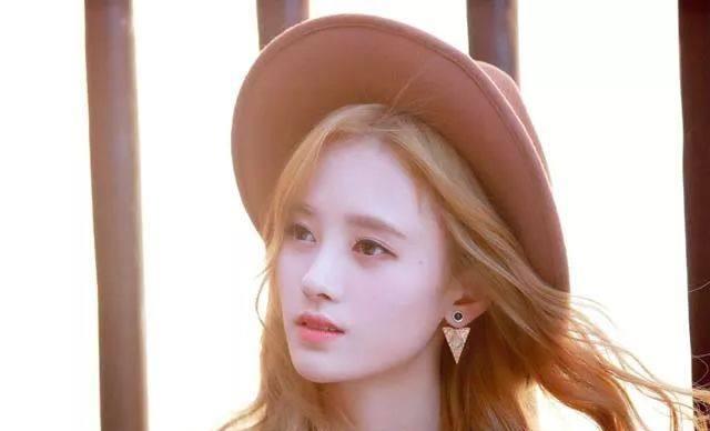 24岁鞠婧祎晒照身材很凸凹！这难道是二次发育？