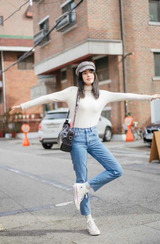 MAI身高175又不失凹凸感,穿牛仔裤配老气皮草竟然很减龄