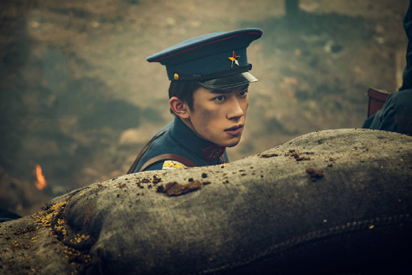 热血同行易烊千玺穿军装是什么时候 离开艳势番后积极投身革命