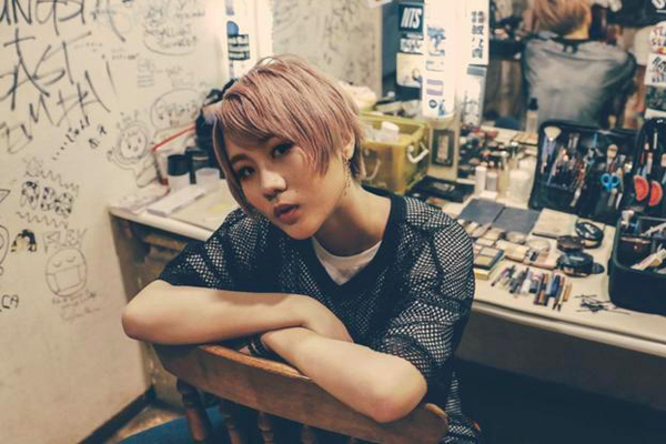 窦靖童妹妹公开恋情了?深夜官宣又秒删男友身份成谜