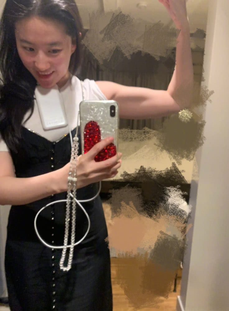 刘亦菲登《好莱坞报道者》封面,欧美妆容下却意外显老?