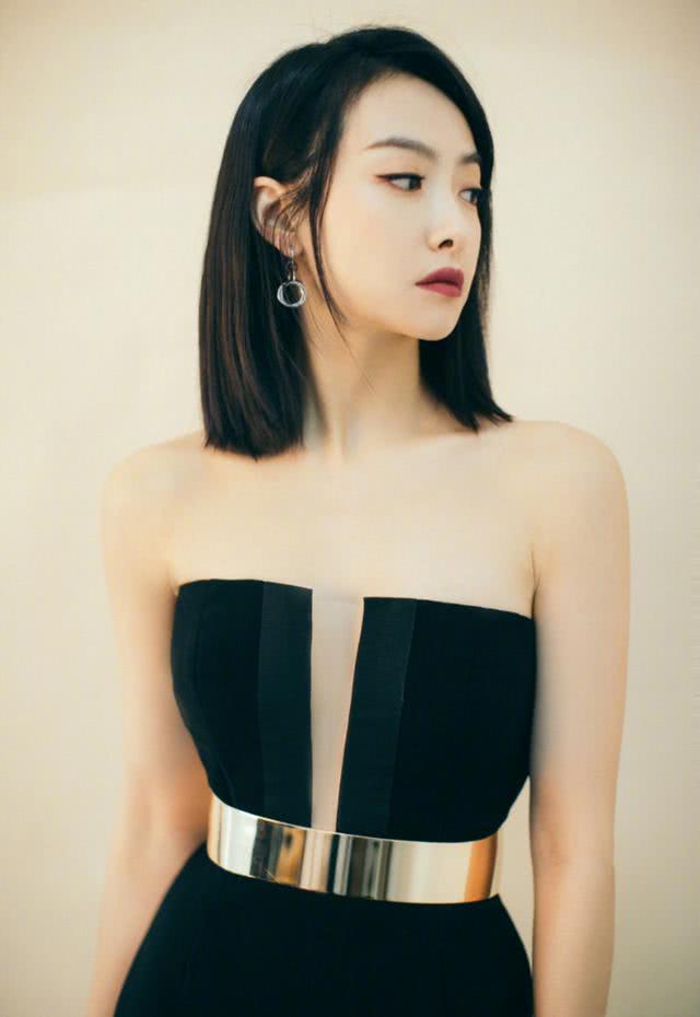 宋茜穿搭风格太潮,流行耳环都这样搭