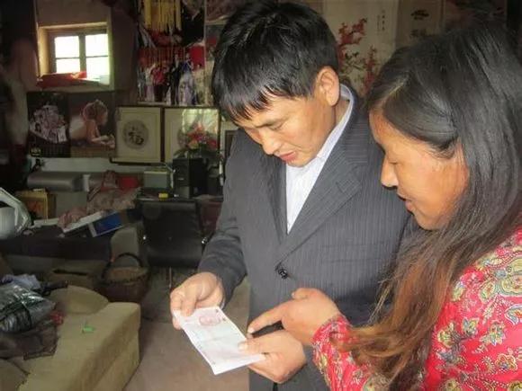 朱之文捐“巨款”背后:喝稀饭啃馒头,成名被嘲讽也不曾忘本