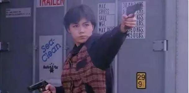 她因拍戏休克身亡,26年片酬被4个弟妹掏空,器官全捐救了8条人命