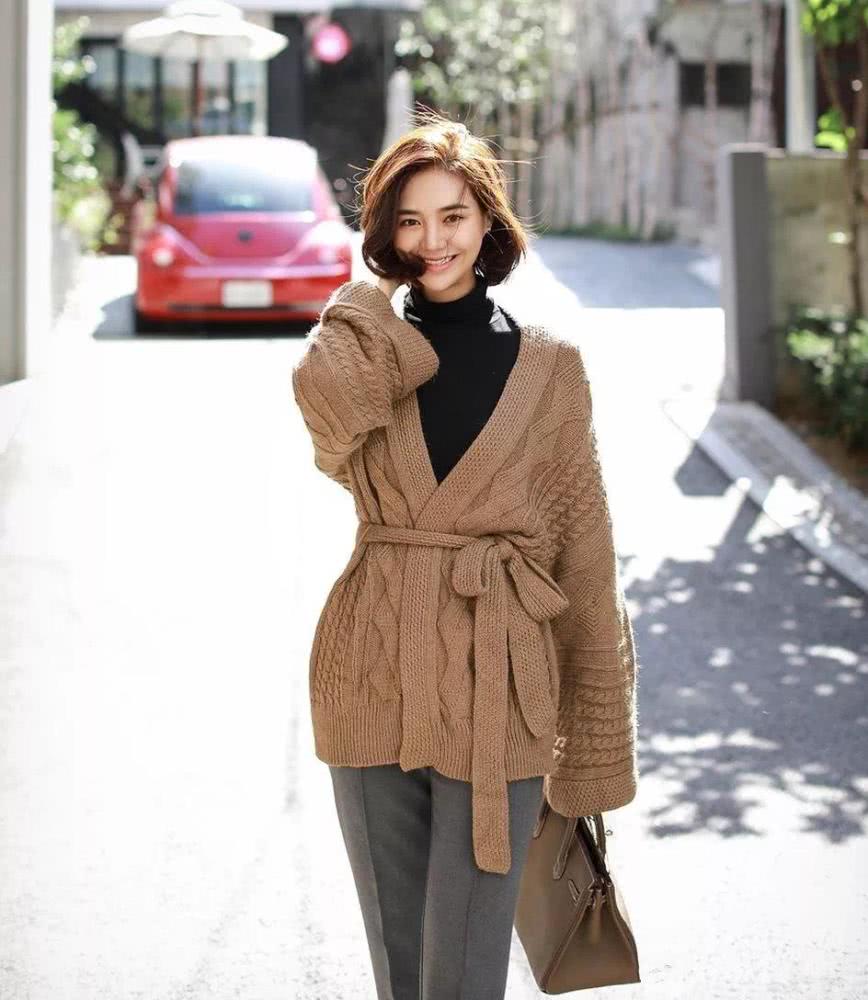 开春奶奶衫太好看,经典温柔还有气质,搭配裙子裤装好看还洋气