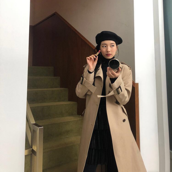 秀智一件碎花小裙子也能穿出精致复古风,太有气质了