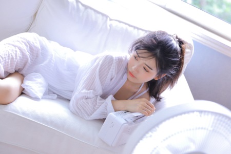 口述和女友第一次接触 还没开始她的精华液就很多