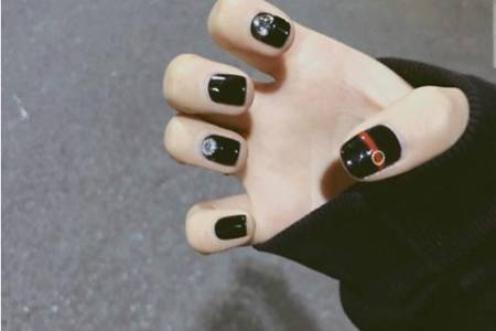 黑色款式美甲图片大全,做精致女人的美甲造型