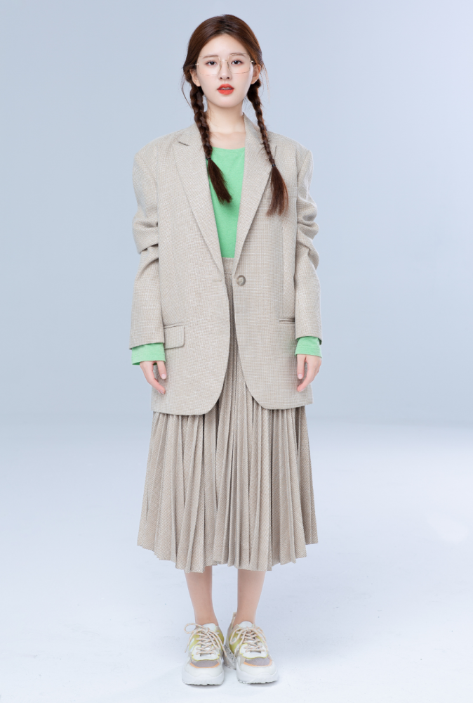 赵露思穿球衣却暴露多肉腿,这是21岁?