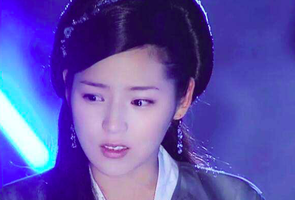 还记得三圣母吗,因多次整容导致长相大变,如今满身媚俗清纯不在