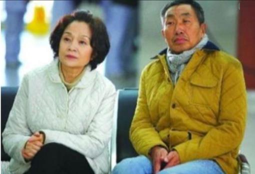 他是知名一级演员,4岁就和妻子相识,结婚35年没有出现过绯闻