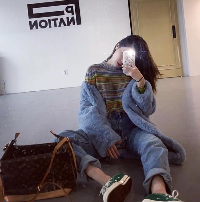 泫雅带红彩虹风后还想带红熊猫妆，穿搭素净真不像是小野马