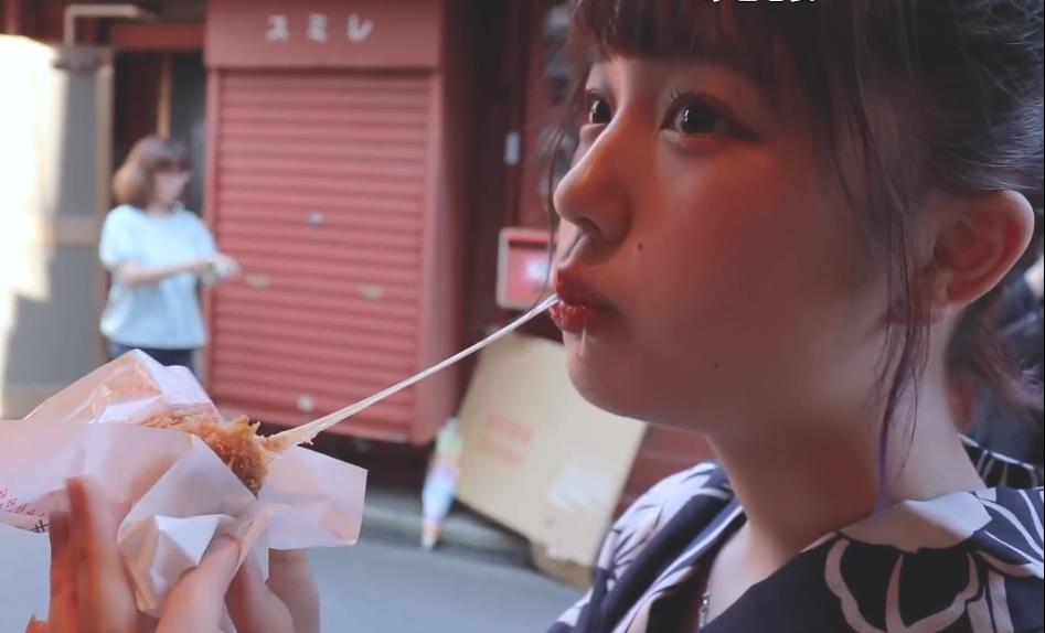 B站最受欢迎女孩回归！曾被230W人看起床，如今换装仅11W播放