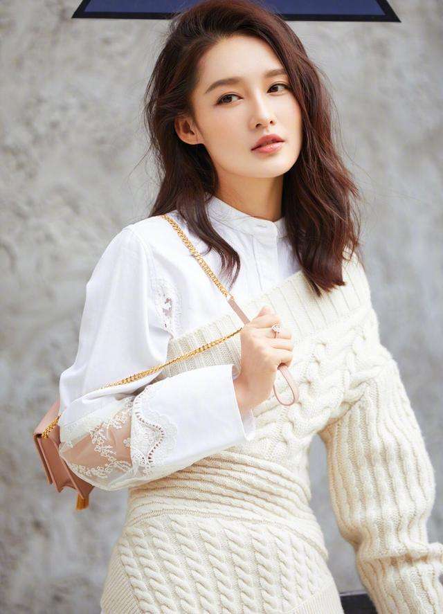 《主持人大赛》文艺类金奖获得者蔡紫神似李沁和唐艺昕！优秀的人都有相似点