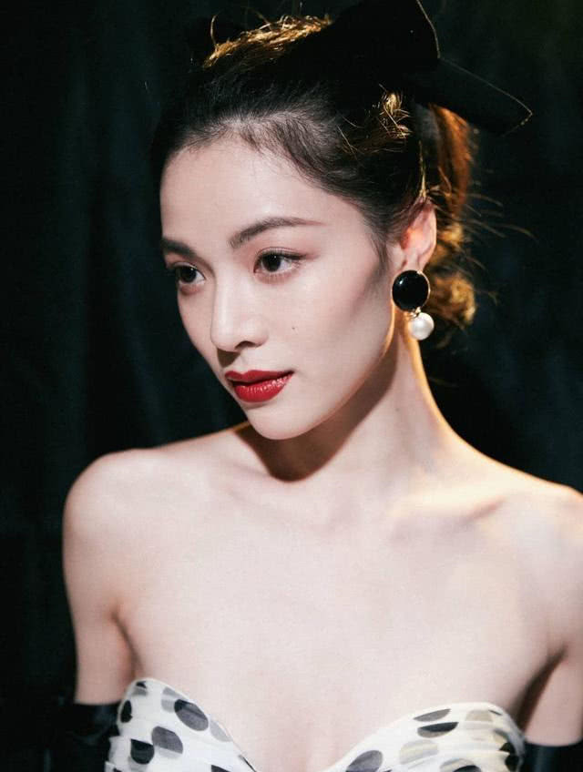 钟楚曦开穿搭新脑洞，身材颜值没得说，绝对是个宝藏女孩了