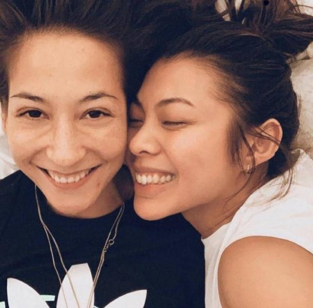 28岁人气女星晒与女友甜蜜合照,因公开出柜和性感身材备受争议