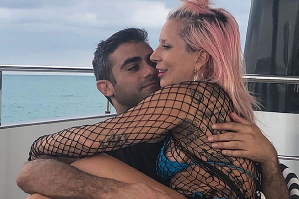 Lady Gaga又换新男友了 晒甜蜜照公开恋情惹人羡