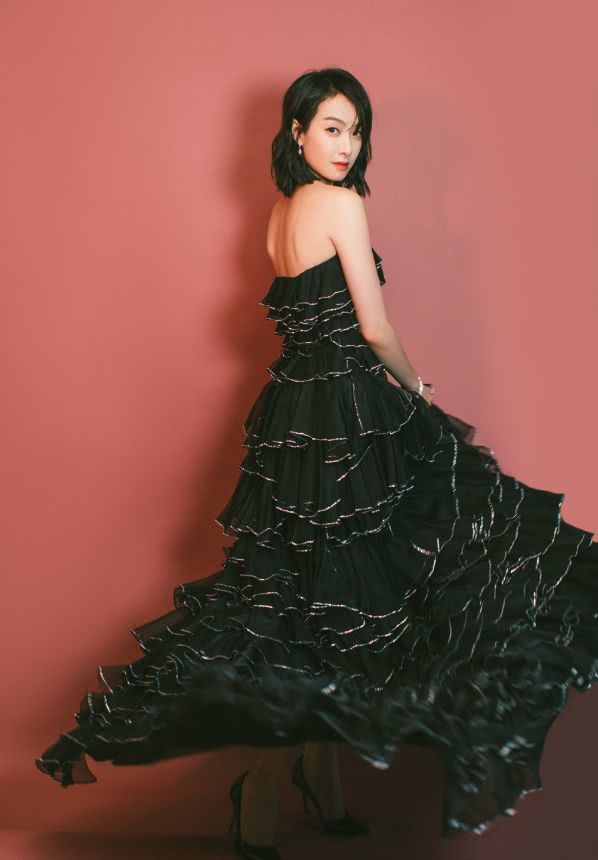 宋茜抹胸裙气质太好,天鹅颈露出来时也太优雅了吧