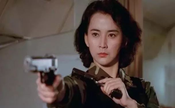 她因拍戏休克身亡,26年片酬被4个弟妹掏空,器官全捐救了8条人命