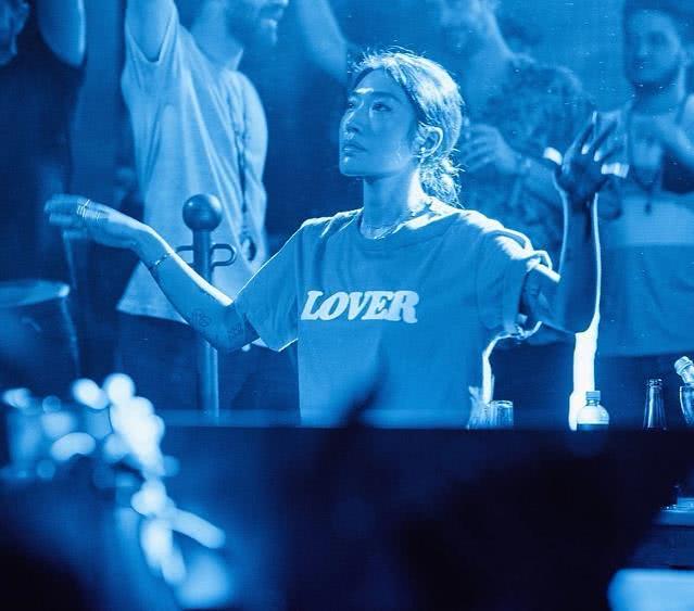 韩国实力派女DJ,用才华征服了电音圈,还是一名时尚达人?