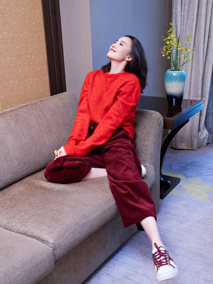 红色毛衣怎么搭配?选这几款长裤就显高还显瘦!