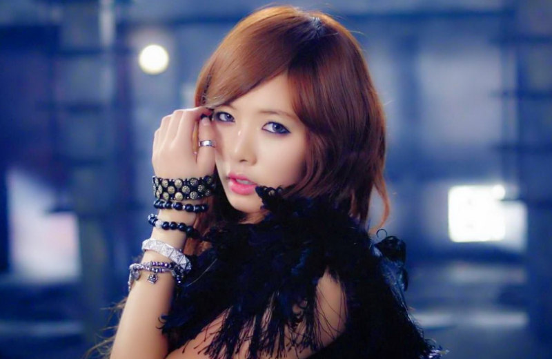 9.2_.jpg 金泫雅素颜出街,一身紫色碎花裙好甜美,就像初恋的少女