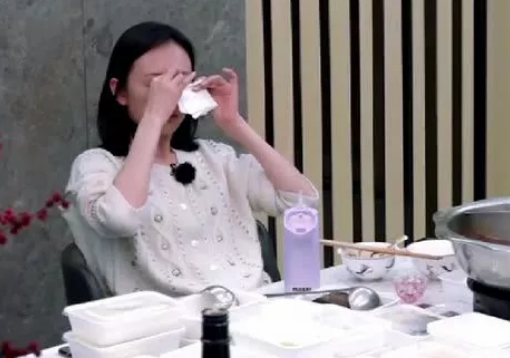 单身女演员的生活有多孤独?王鸥一个人吃火锅吃到流泪,粉丝心疼