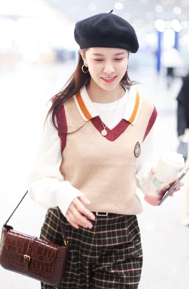 初春怎么穿才时尚又好看!学宋妍霏优雅酷帅穿搭,让你贵气十足
