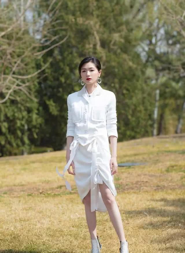 疯狂追剧《新世界》，再次被女神万茜圈粉，风情万种被她轻松穿出