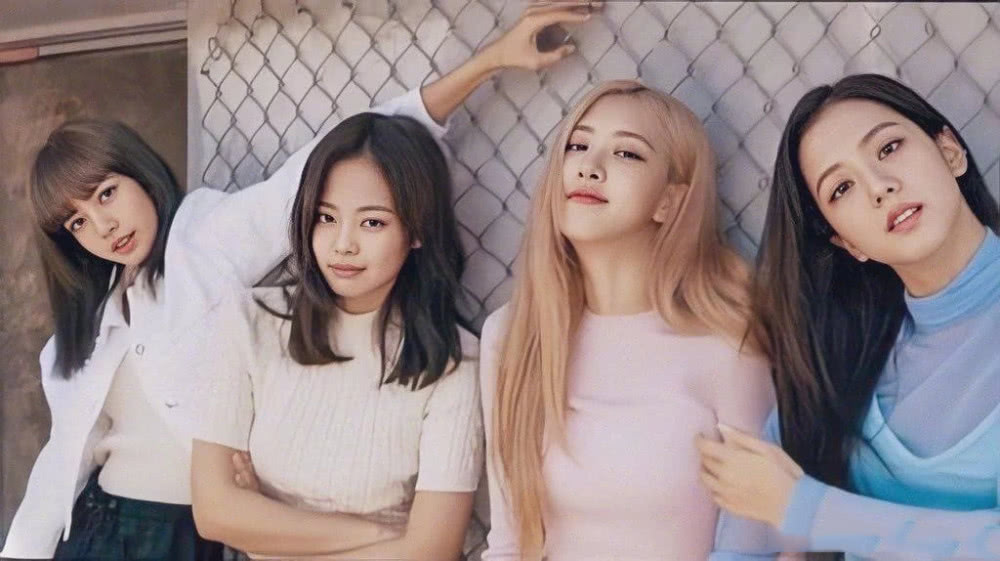 BLACKPINK大片来袭，仗着女团身材穿针织衫，却不告诉ROSE！