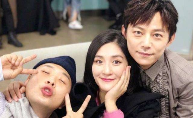 何炅捧红了谢娜,捧红了赵丽颖,唯独捧不红没眼力见的她?