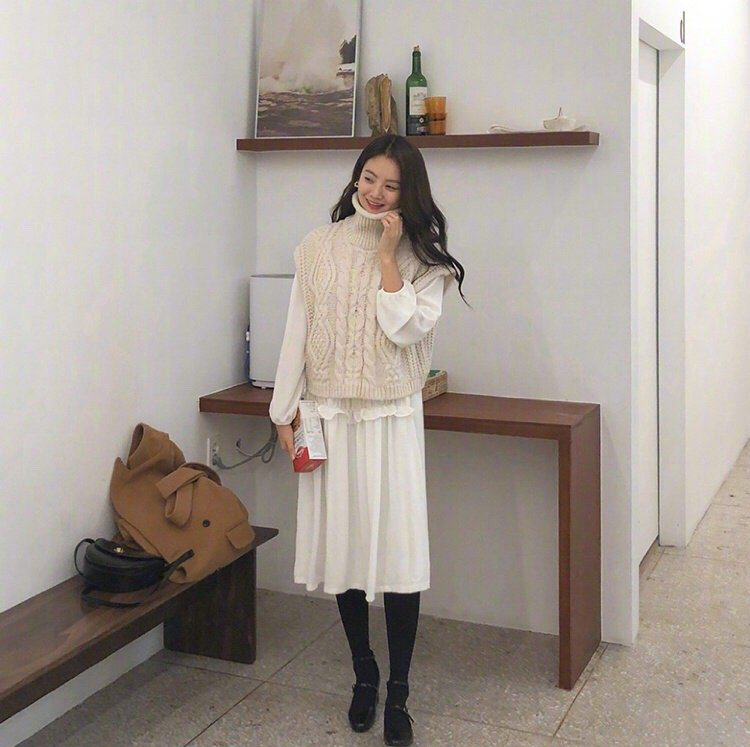 春季怎么穿衣?毛衣单穿搭好看不易撞,简单时尚又潮流高级!