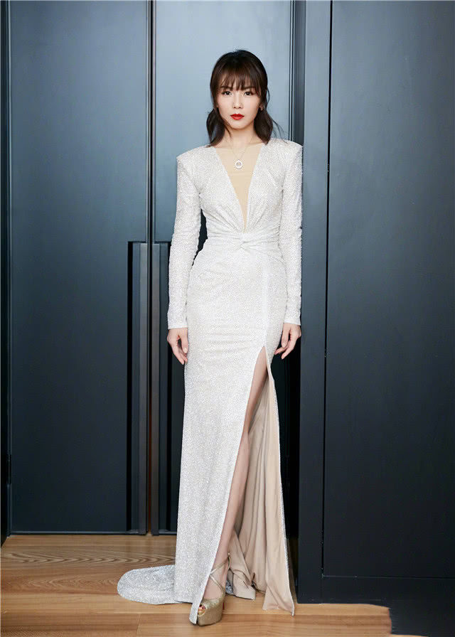 刘涛的齐肩括号裙太性感,网友:胸以下全是腿