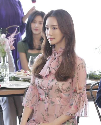 李多海近照曝光,网友直呼像换了脸,没有以前漂亮!