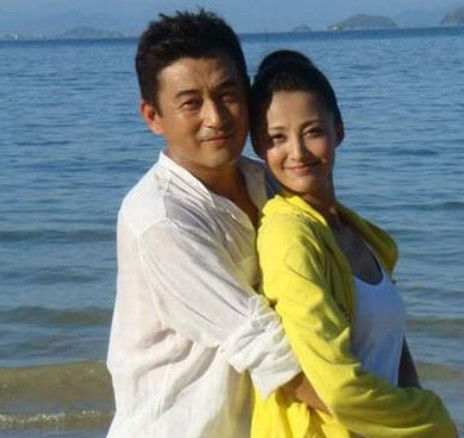 她三年结婚两次,被前夫骂恶心,四十岁不到被高富帅丈夫宠上天