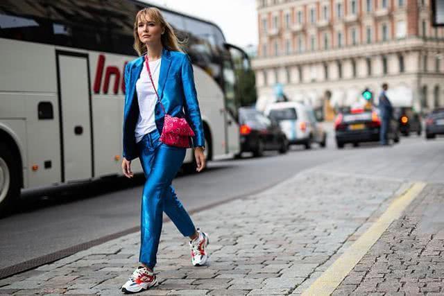 这些颜色闪亮又时髦，帮你打破沉闷早春