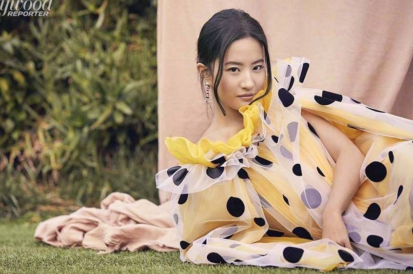 刘亦菲登《好莱坞报道者》封面,欧美妆容下却意外显老?