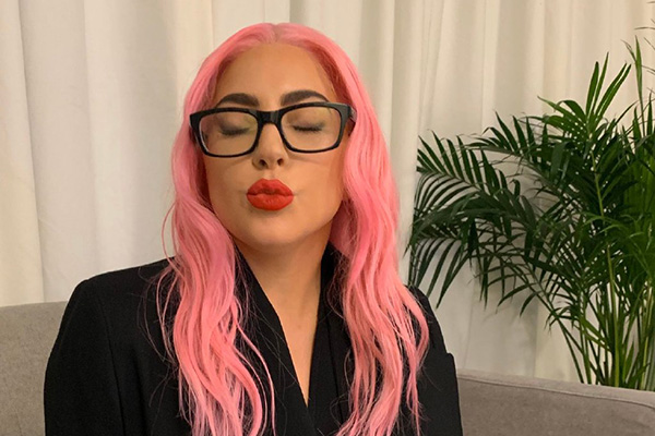 Lady Gaga又换新男友了 晒甜蜜照公开恋情惹人羡