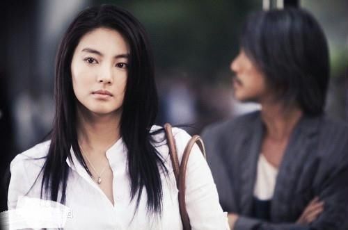 张雨绮近照,初入影视界就获得周星驰青睐,与大20岁导演离婚