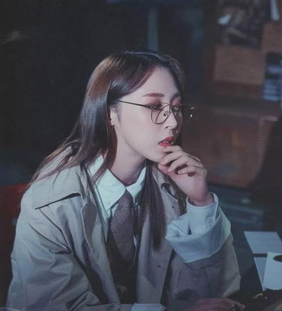 玟星真是西装终结者,最新造型魅力十足