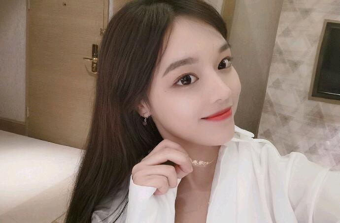 黄霄云怎么变样了 黄霄云家境怎么样被指变样了是什么情况