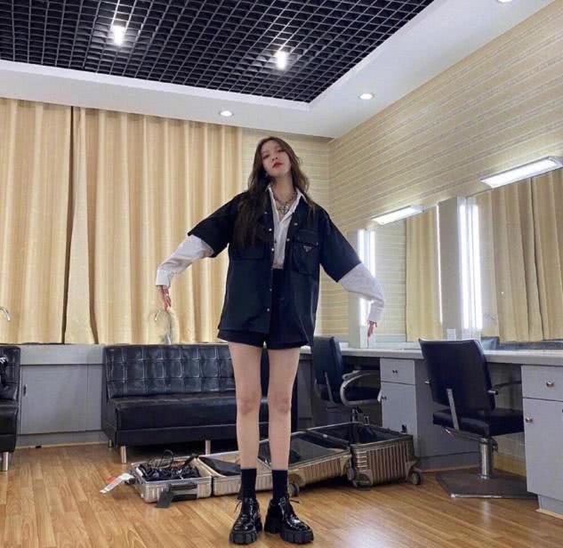 宋妍霏各种造型轻松拿捏,百变韩系穿搭看她就够了