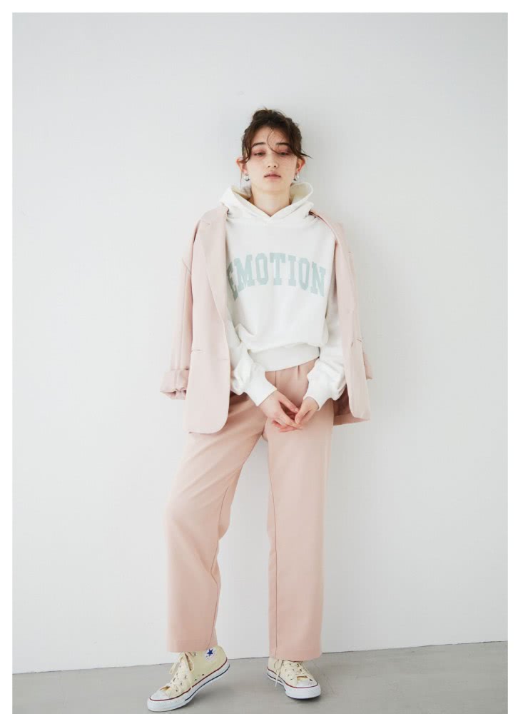 担心自己没有回头率，奶茶色帮你做一个优雅的画报女孩