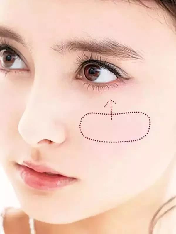 最新流行的“睡不醒妆”，同学们赶紧学起来吧！