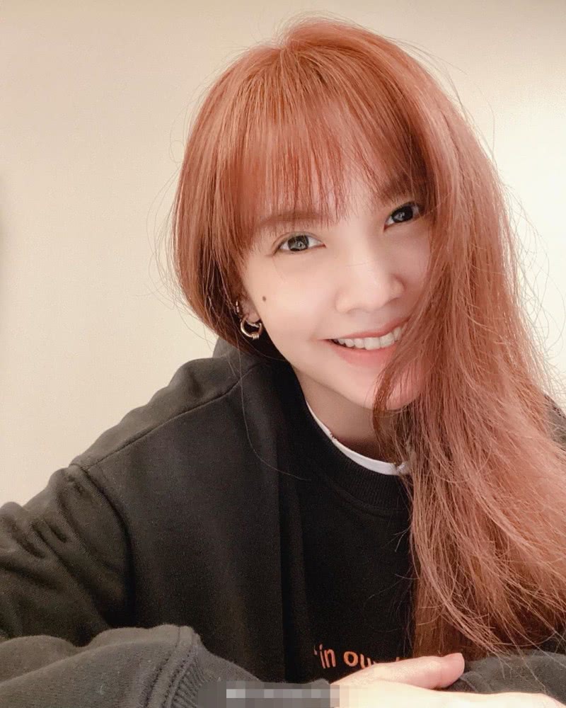 35岁杨丞琳逆生长，撩发卖萌太显嫩，越来越美